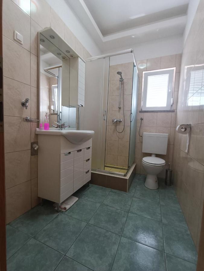 Apartmani Centar Starigrad Paklenica Eksteriør bilde