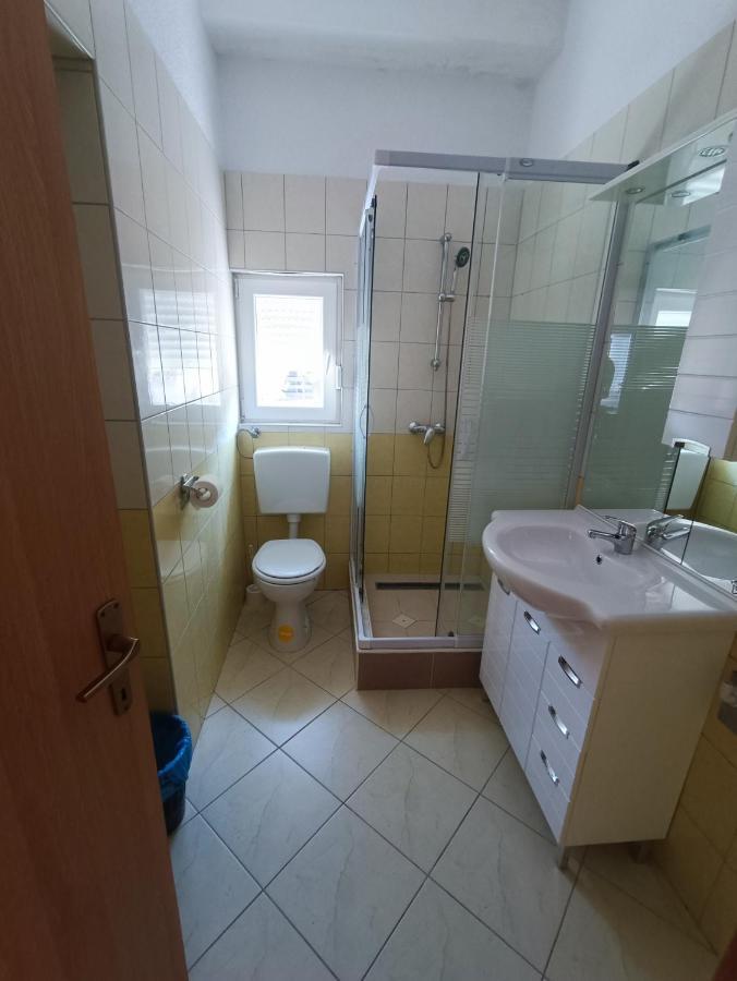 Apartmani Centar Starigrad Paklenica Eksteriør bilde